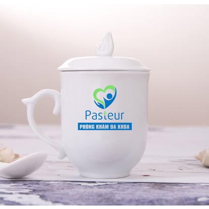 Cốc sứ có nắp in logo Pasteur - quà tặng doanh nghiệp Kim Long Gift
