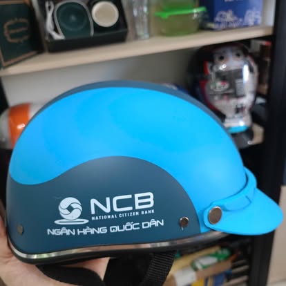 Mũ bảo hiểm in logo NCB - góc nghiêng